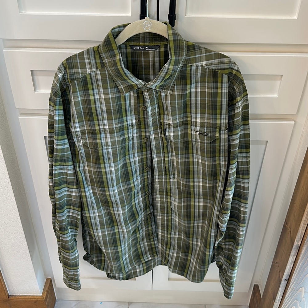 Sitka XL Men’s button down green plaid shirt